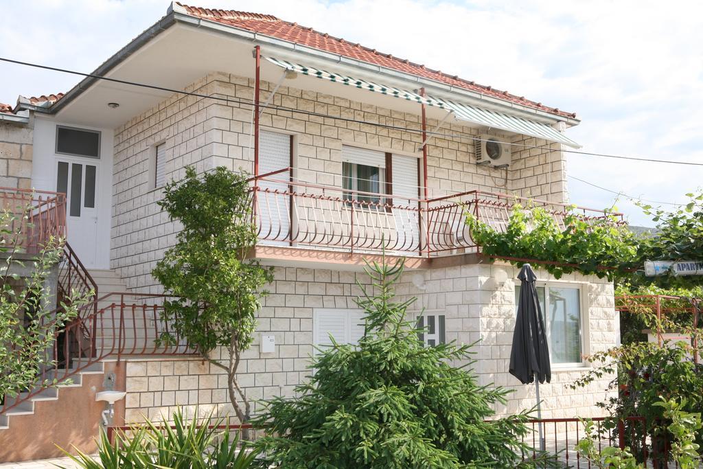 Apartment Nives Trogir Bagian luar foto