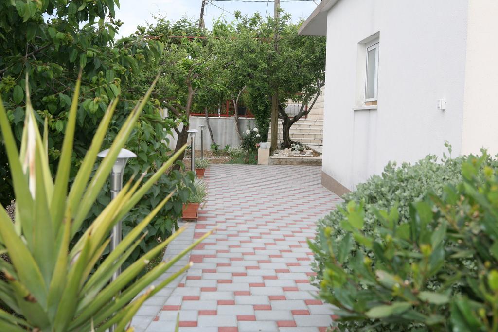Apartment Nives Trogir Bagian luar foto