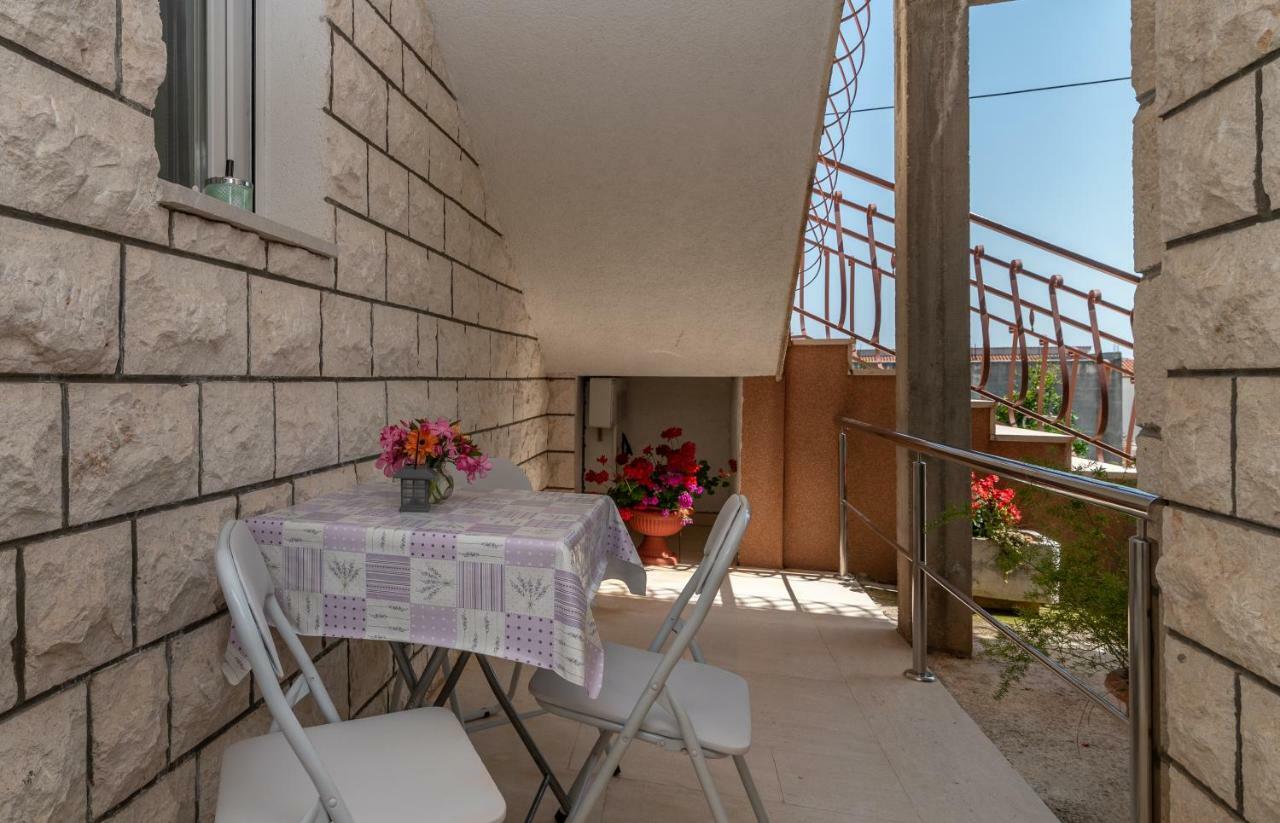 Apartment Nives Trogir Bagian luar foto