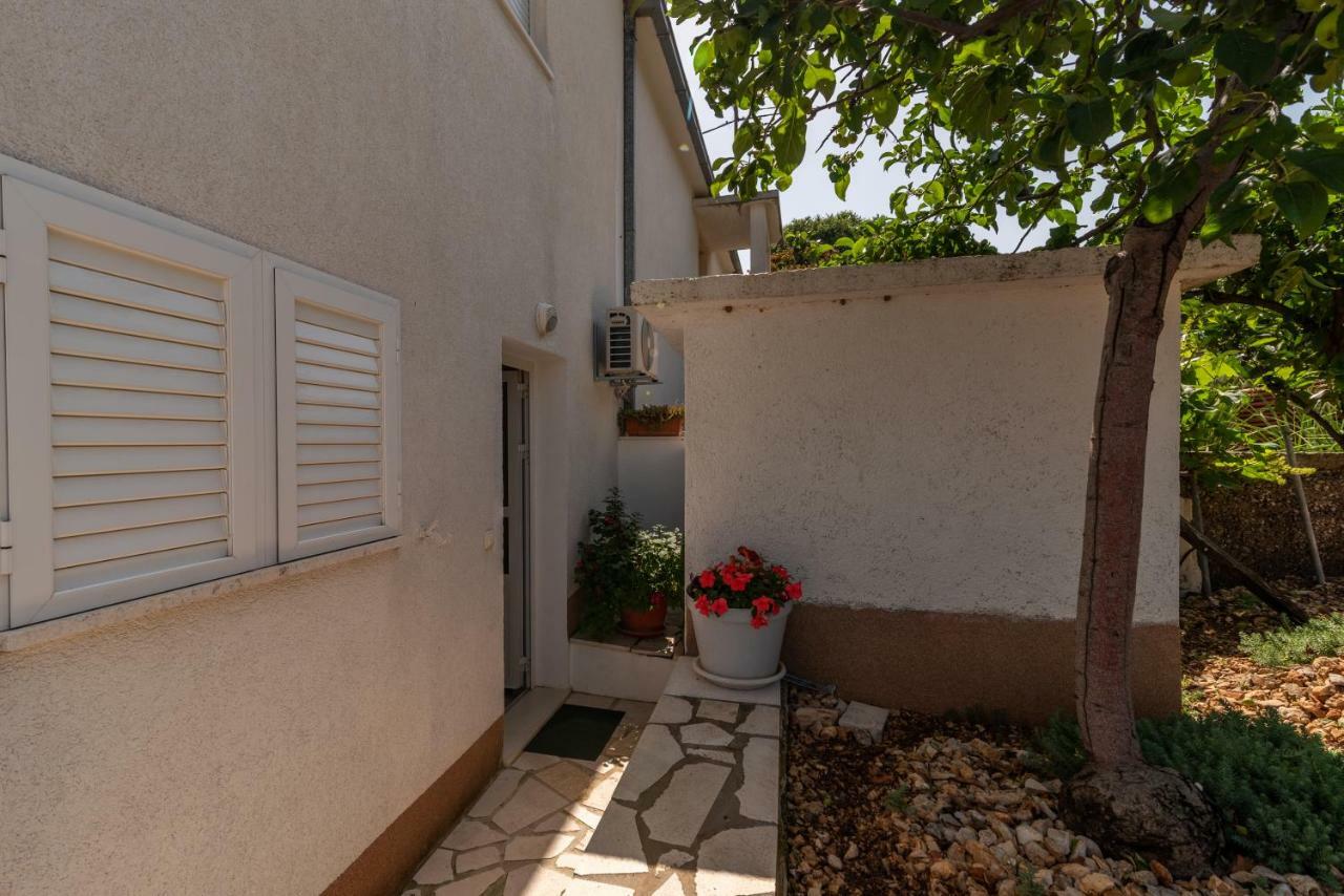 Apartment Nives Trogir Bagian luar foto