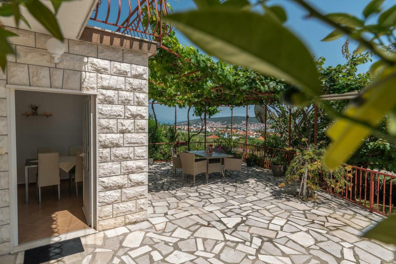 Apartment Nives Trogir Bagian luar foto
