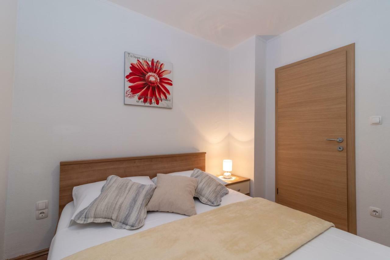 Apartment Nives Trogir Bagian luar foto