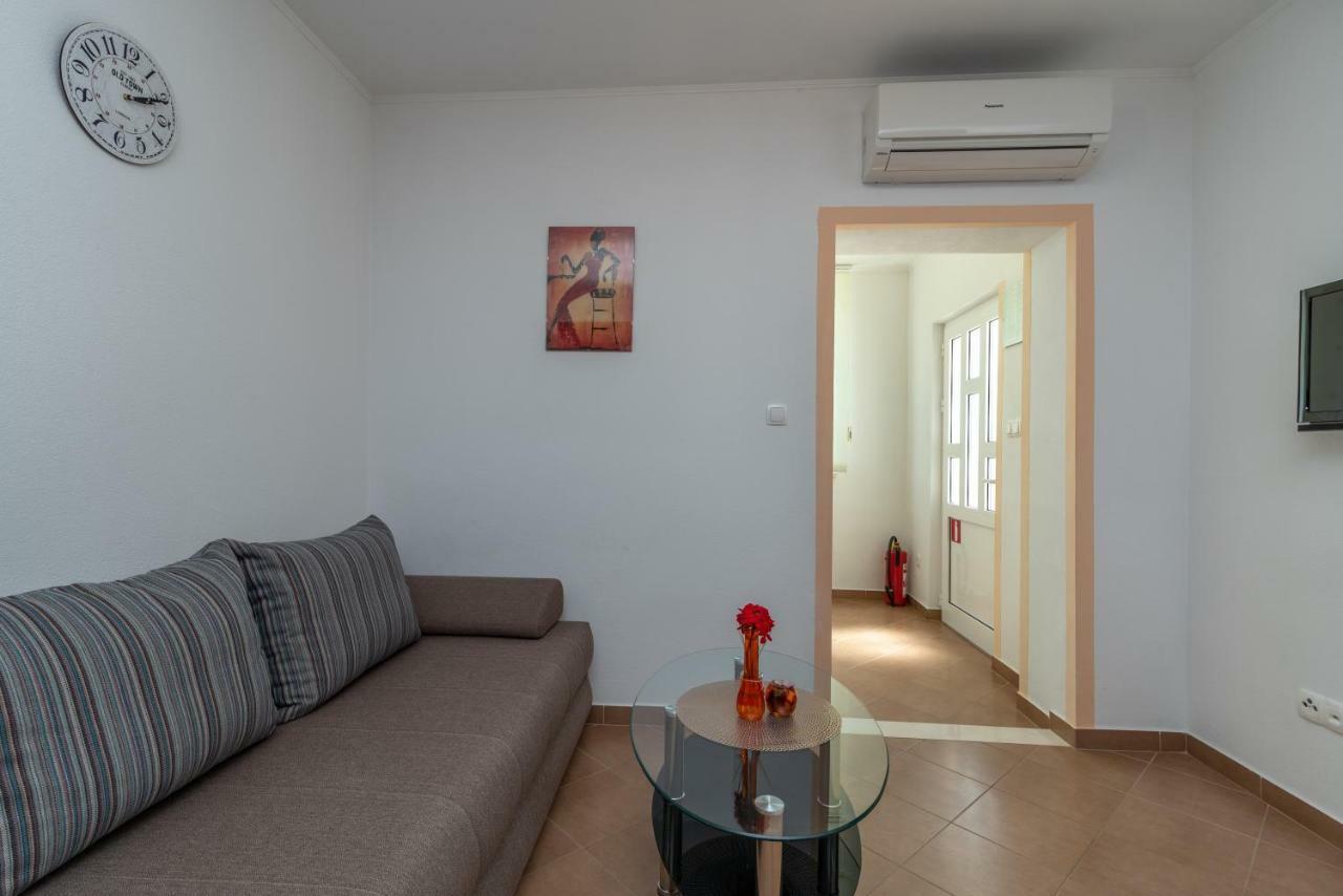 Apartment Nives Trogir Bagian luar foto