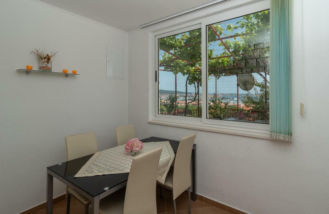 Apartment Nives Trogir Bagian luar foto