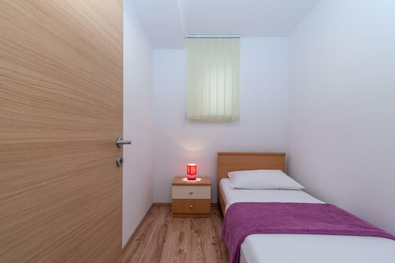 Apartment Nives Trogir Bagian luar foto