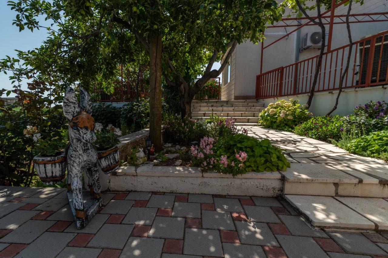 Apartment Nives Trogir Bagian luar foto