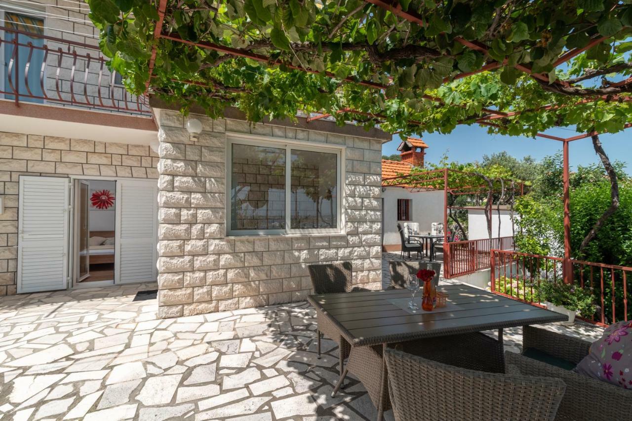 Apartment Nives Trogir Bagian luar foto